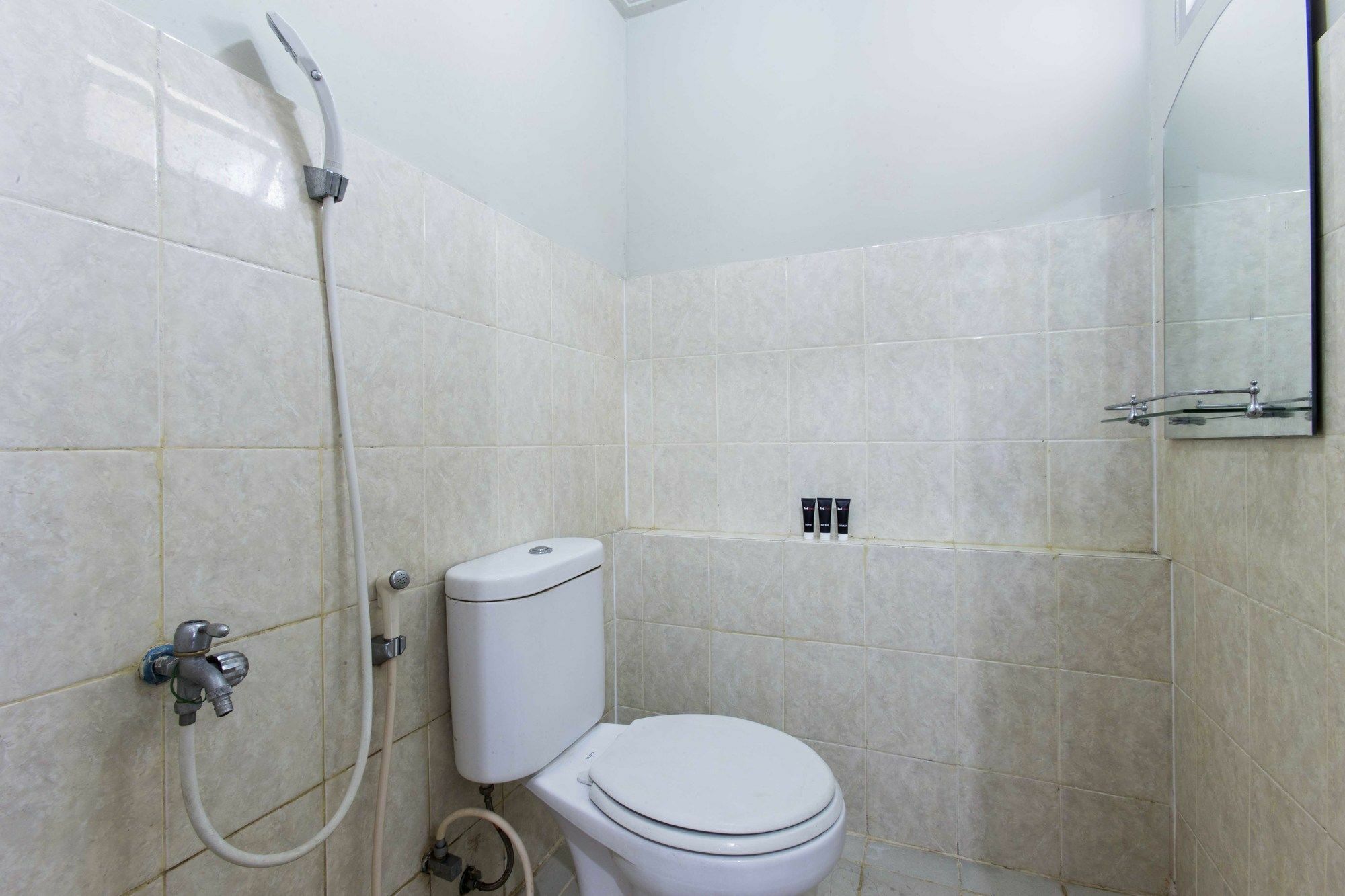 Reddoorz Apartment @ Pegangsaan Kelapa Gading 3 Jakarta Exteriör bild